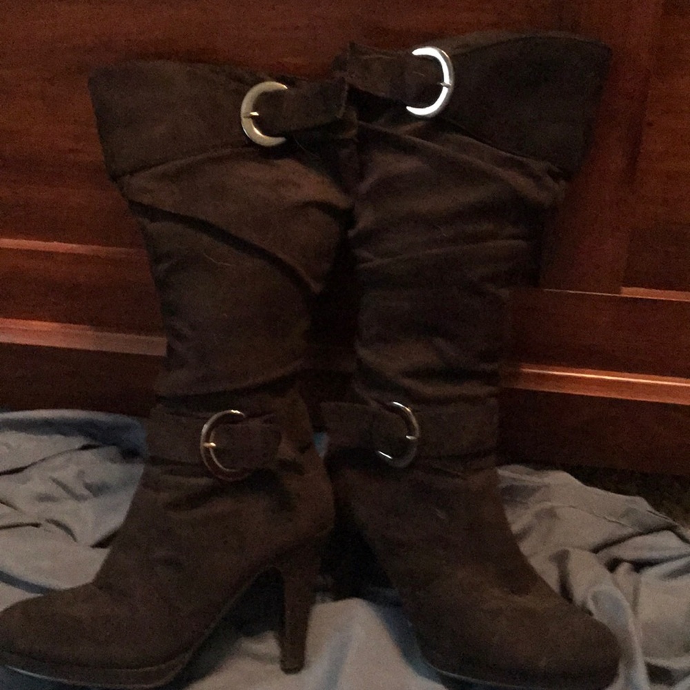 Velvet black buckled boots